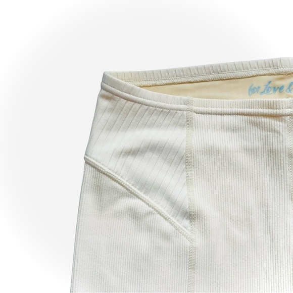 🔆 For Love & Lemons Dani Ribbed Biker Shorts Cream NWT Large - Picture 2 of 3